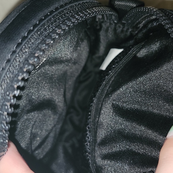 Team Canada Lululemon Crossbody - Picture 5 of 6